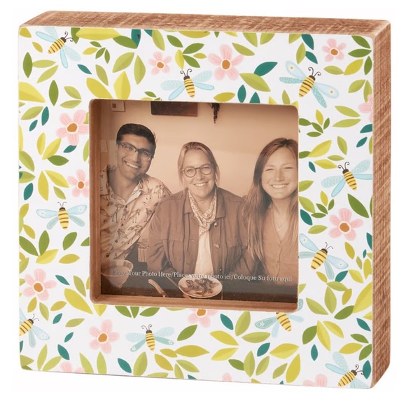 Primitives by Kathy “Flowers And Bees” Box Frame - Picture 1 of 2